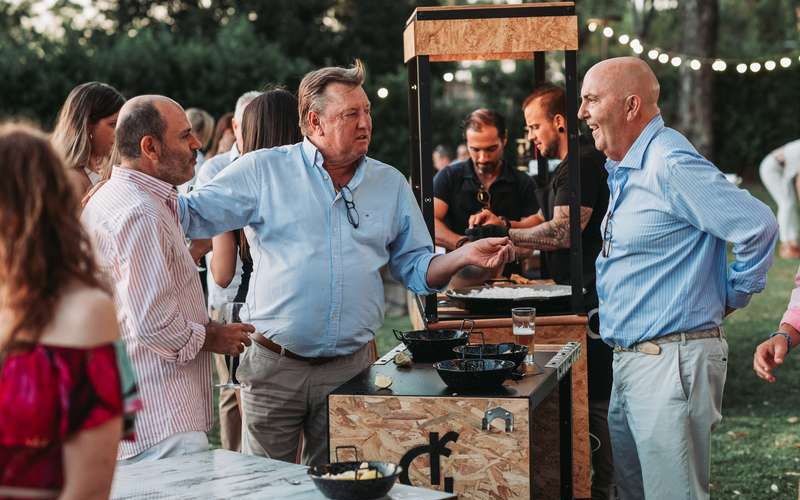 Juan Armiñana con sus invitados.